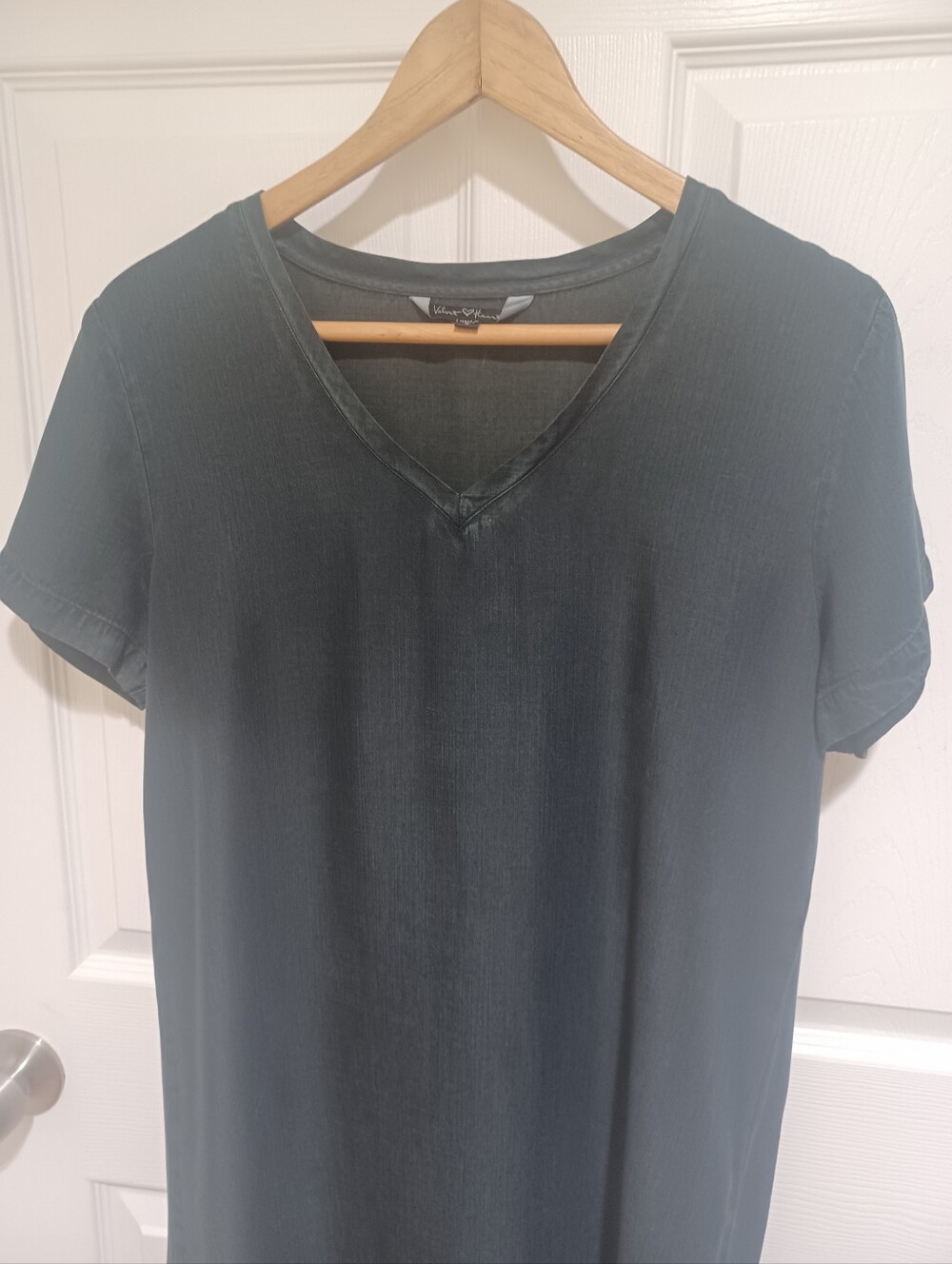 V-Neck Short Sleeve Shift Dress in Navy Blue - Picture 8 of 8
